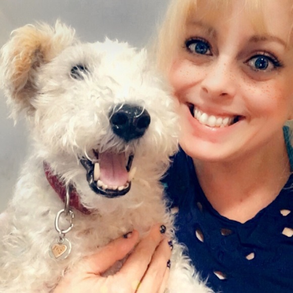 Hi! I’m Sara! Welcome to my closet! - Picture 1 of 1